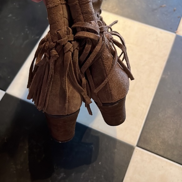 Sbicca vintage collection size 6 tan suede fringe boot - Picture 3 of 3